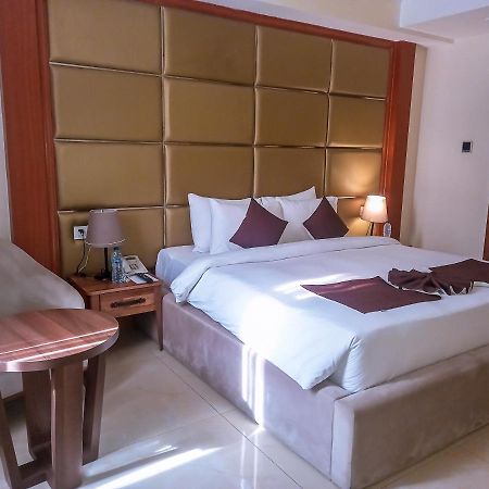Summerset Continental Hotel By Usuma Mobushipe Extérieur photo