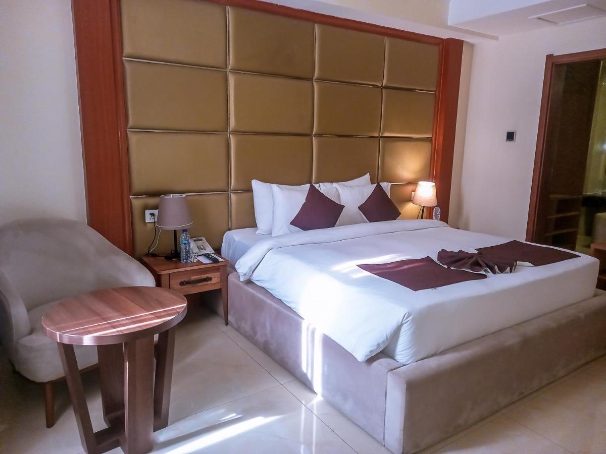 Summerset Continental Hotel By Usuma Mobushipe Extérieur photo