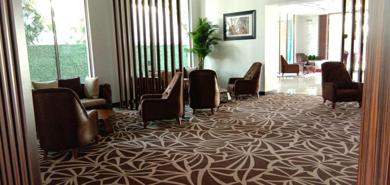 Summerset Continental Hotel By Usuma Mobushipe Extérieur photo